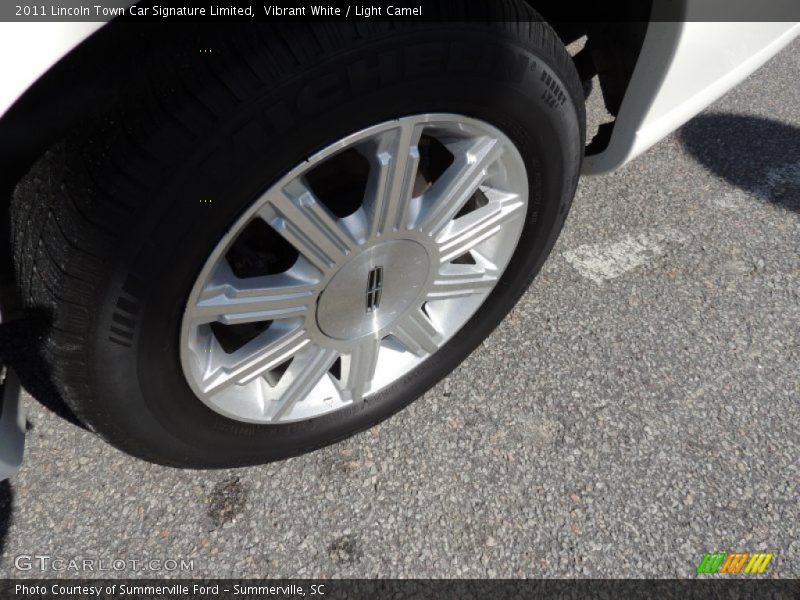 Vibrant White / Light Camel 2011 Lincoln Town Car Signature Limited