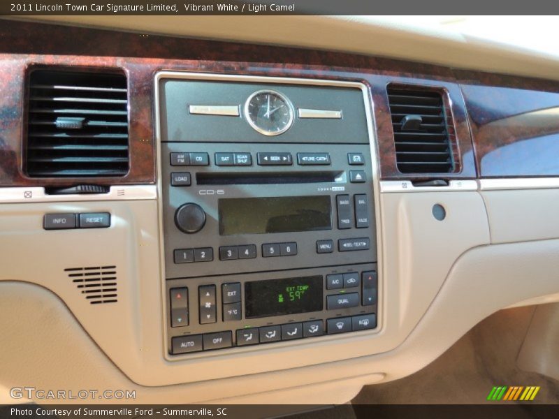 Controls of 2011 Town Car Signature Limited