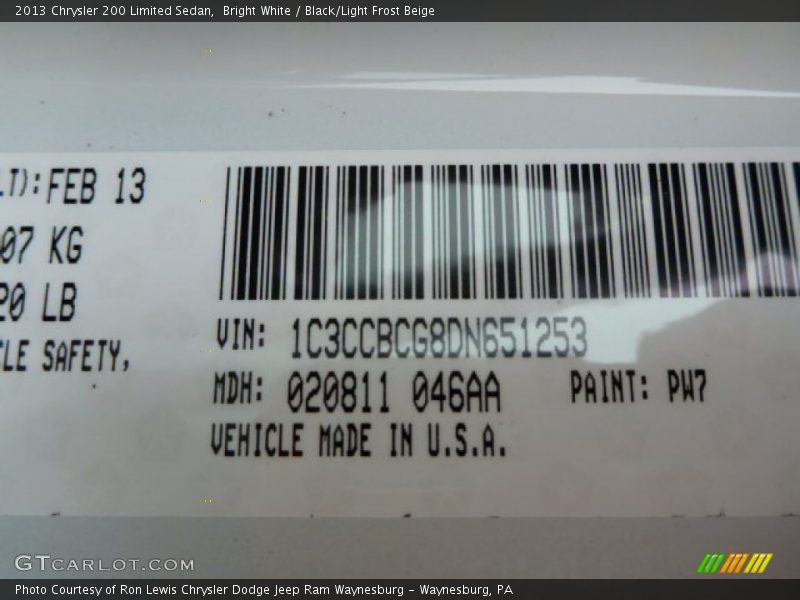 Bright White / Black/Light Frost Beige 2013 Chrysler 200 Limited Sedan