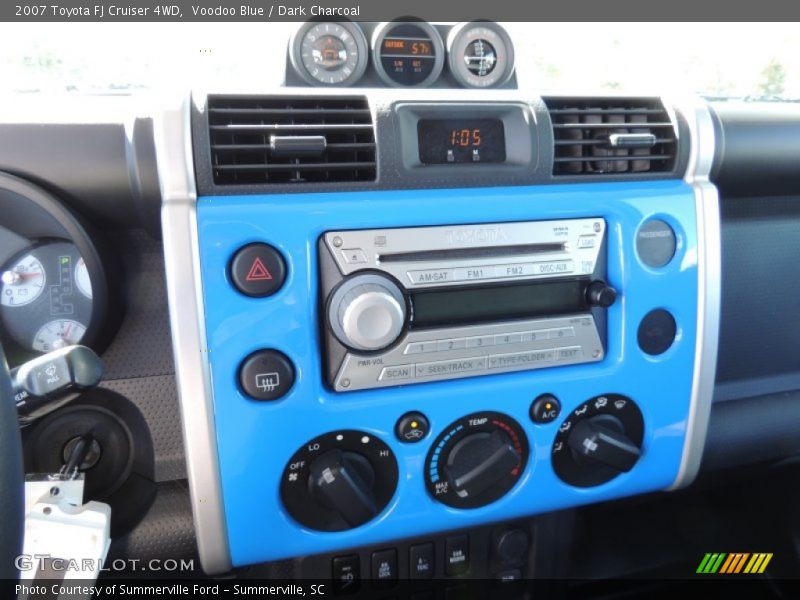 Controls of 2007 FJ Cruiser 4WD