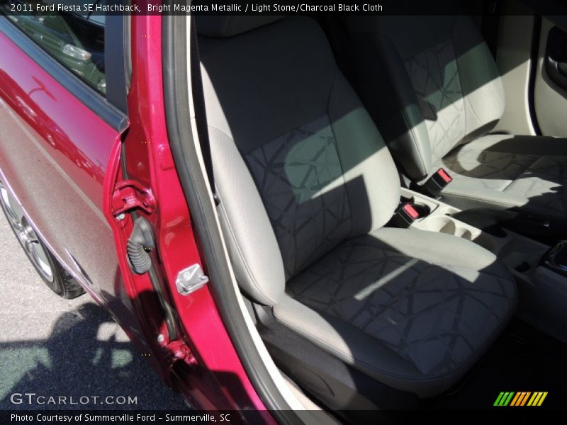 Bright Magenta Metallic / Light Stone/Charcoal Black Cloth 2011 Ford Fiesta SE Hatchback