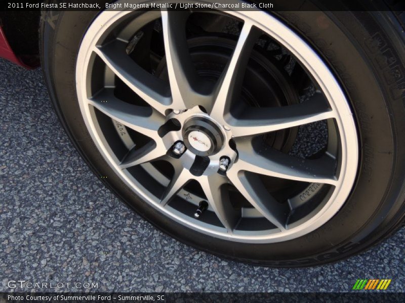 Bright Magenta Metallic / Light Stone/Charcoal Black Cloth 2011 Ford Fiesta SE Hatchback