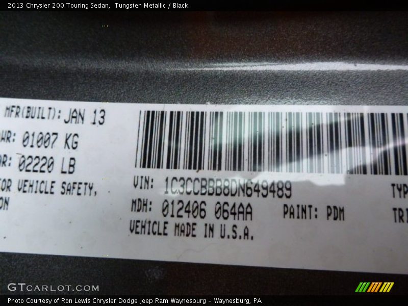 Tungsten Metallic / Black 2013 Chrysler 200 Touring Sedan