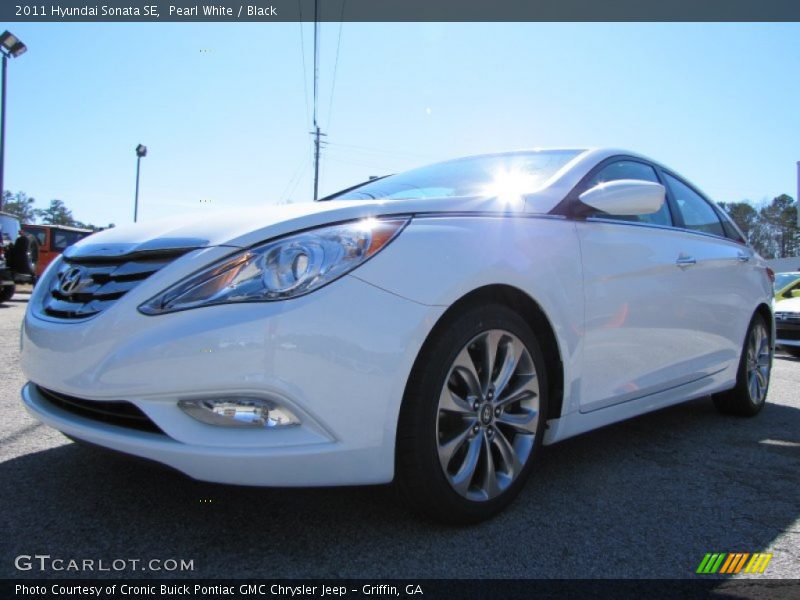Pearl White / Black 2011 Hyundai Sonata SE