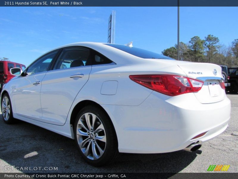 Pearl White / Black 2011 Hyundai Sonata SE
