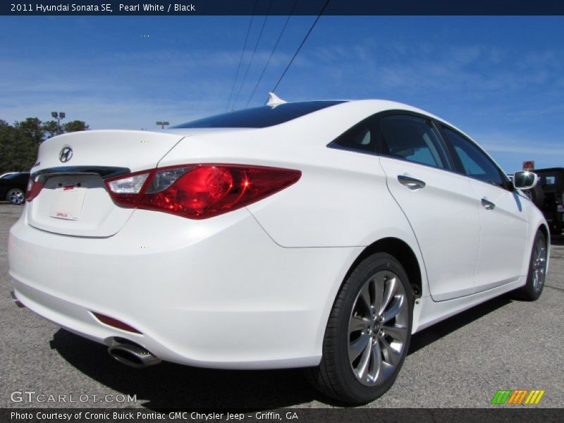Pearl White / Black 2011 Hyundai Sonata SE