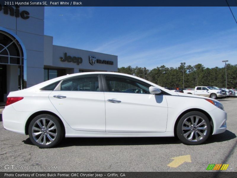 Pearl White / Black 2011 Hyundai Sonata SE