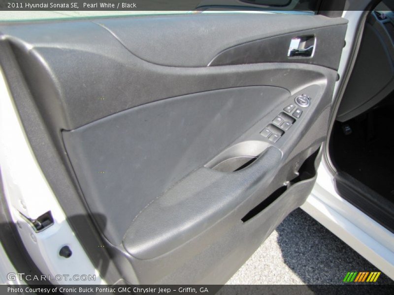 Pearl White / Black 2011 Hyundai Sonata SE