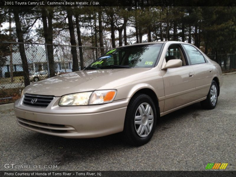 Front 3/4 View of 2001 Camry LE