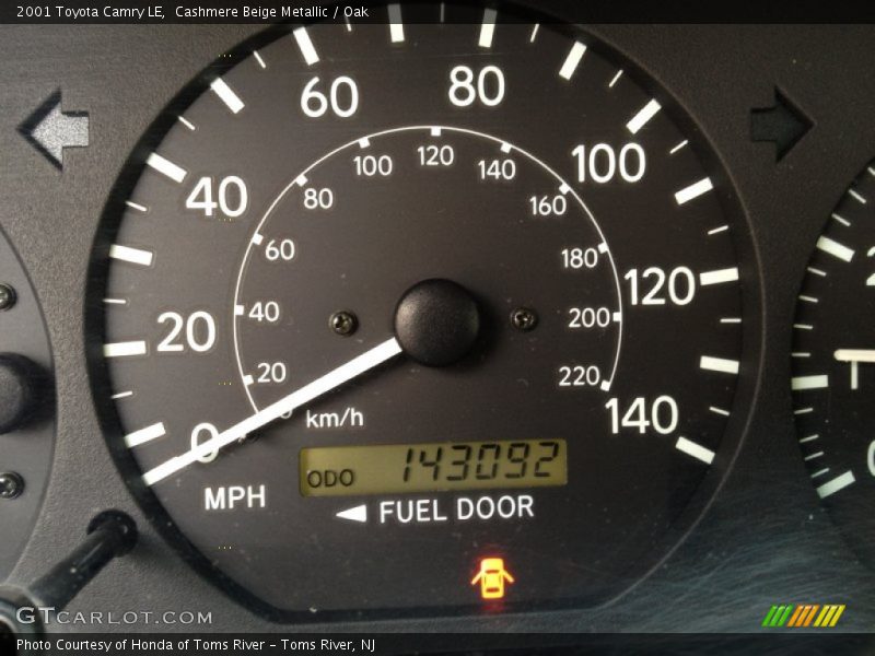 Cashmere Beige Metallic / Oak 2001 Toyota Camry LE