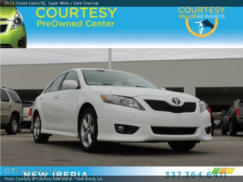 Super White / Dark Charcoal 2011 Toyota Camry SE