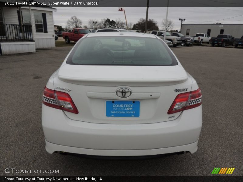 Super White / Dark Charcoal 2011 Toyota Camry SE