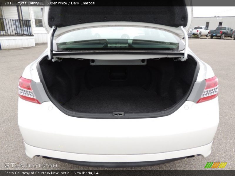 Super White / Dark Charcoal 2011 Toyota Camry SE