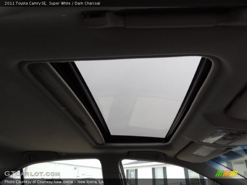 Super White / Dark Charcoal 2011 Toyota Camry SE