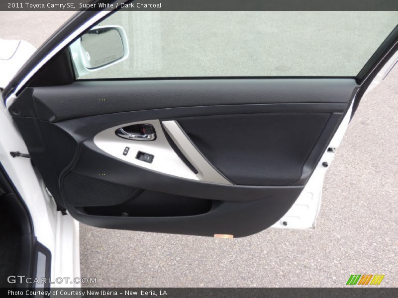 Super White / Dark Charcoal 2011 Toyota Camry SE