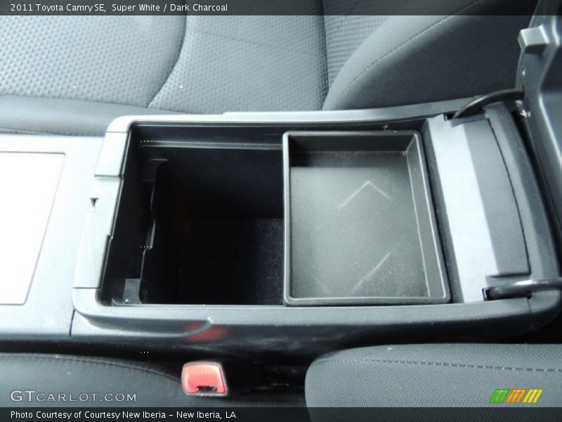 Super White / Dark Charcoal 2011 Toyota Camry SE