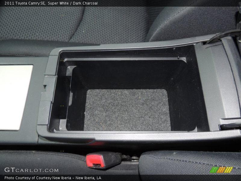 Super White / Dark Charcoal 2011 Toyota Camry SE