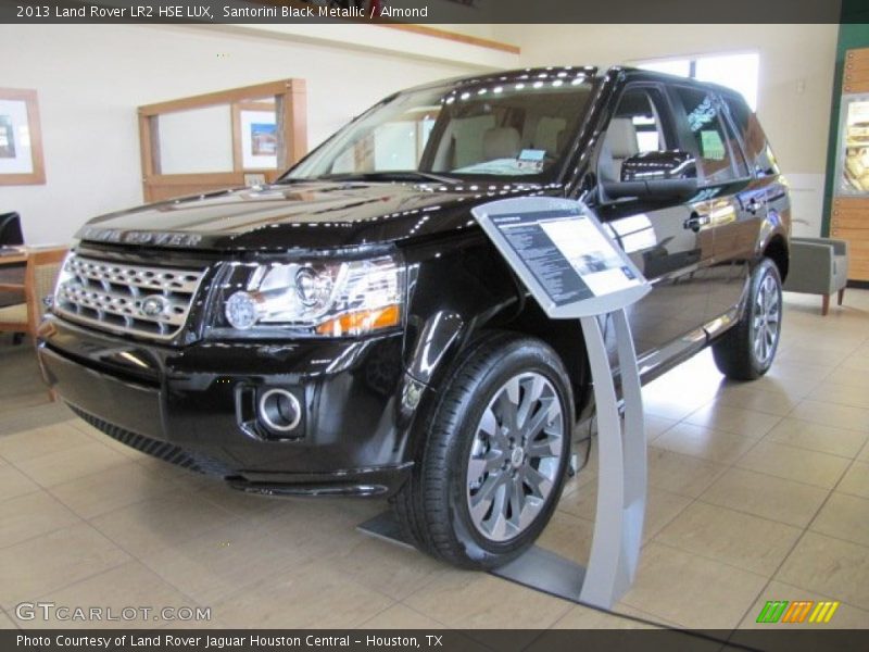 Front 3/4 View of 2013 LR2 HSE LUX