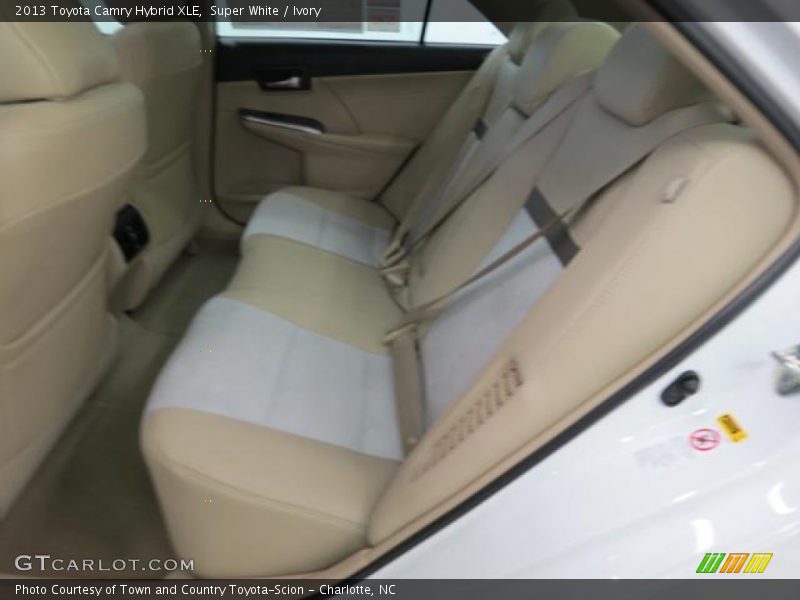 Super White / Ivory 2013 Toyota Camry Hybrid XLE