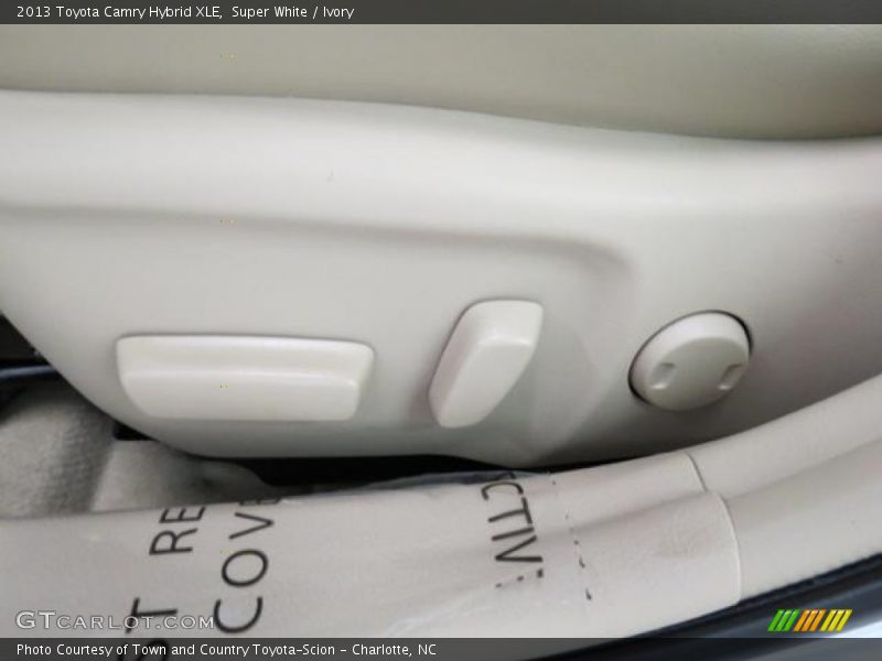 Super White / Ivory 2013 Toyota Camry Hybrid XLE