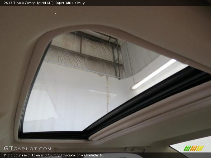 Super White / Ivory 2013 Toyota Camry Hybrid XLE