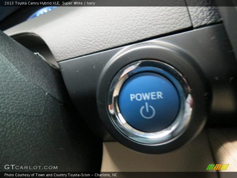 Super White / Ivory 2013 Toyota Camry Hybrid XLE