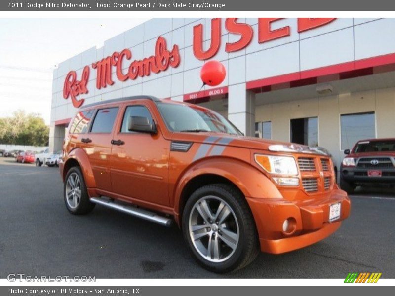 Toxic Orange Pearl / Dark Slate Gray/Orange 2011 Dodge Nitro Detonator