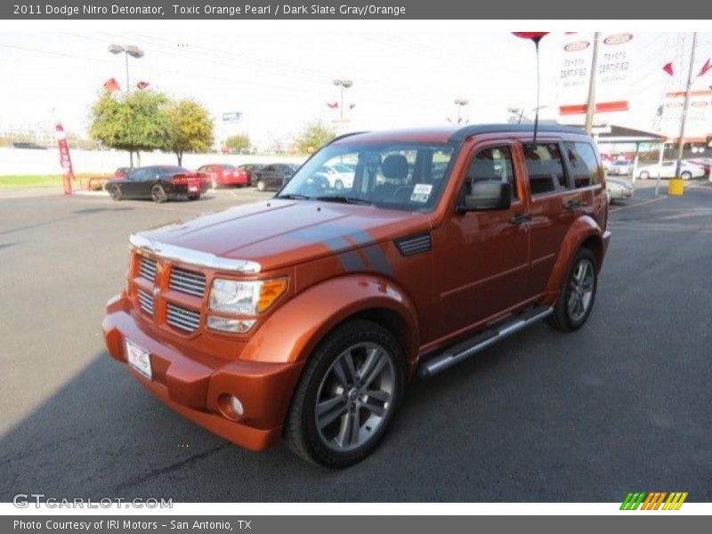 Toxic Orange Pearl / Dark Slate Gray/Orange 2011 Dodge Nitro Detonator
