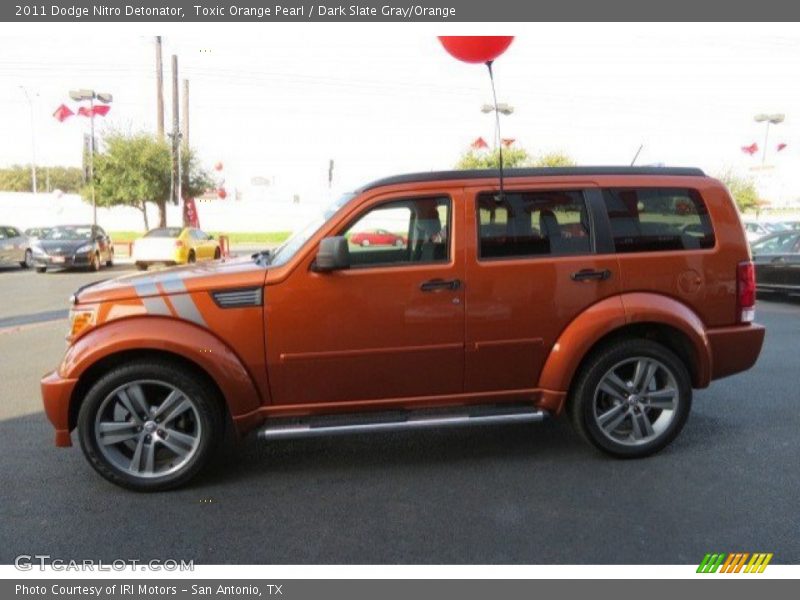Toxic Orange Pearl / Dark Slate Gray/Orange 2011 Dodge Nitro Detonator