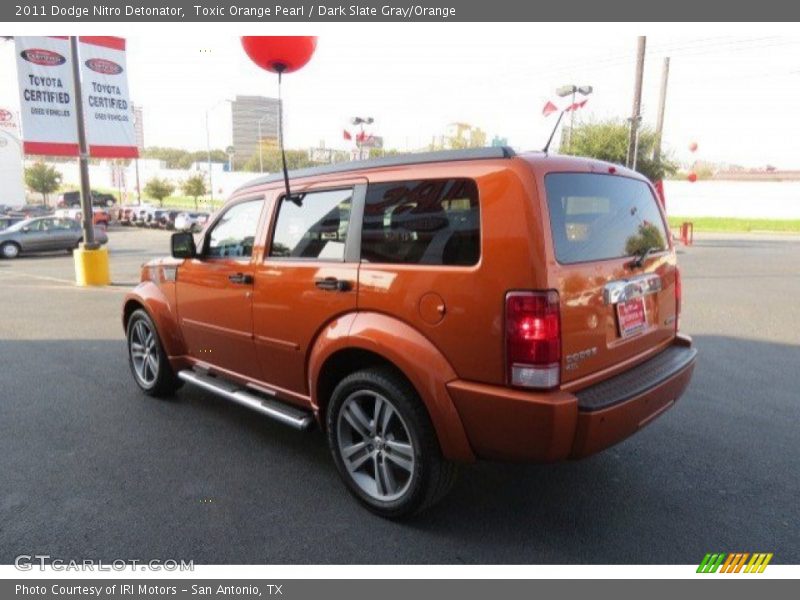 Toxic Orange Pearl / Dark Slate Gray/Orange 2011 Dodge Nitro Detonator