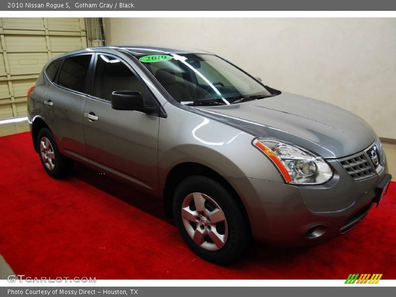 Front 3/4 View of 2010 Rogue S