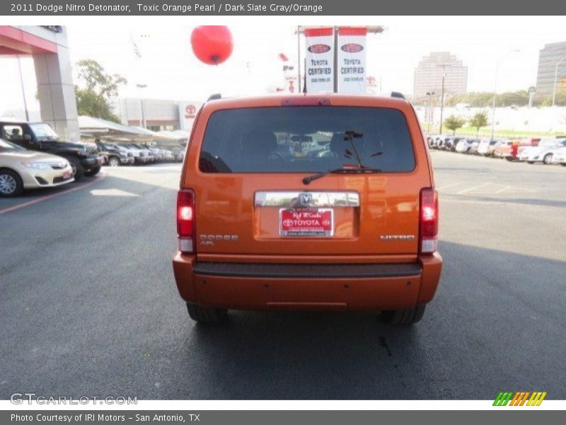 Toxic Orange Pearl / Dark Slate Gray/Orange 2011 Dodge Nitro Detonator