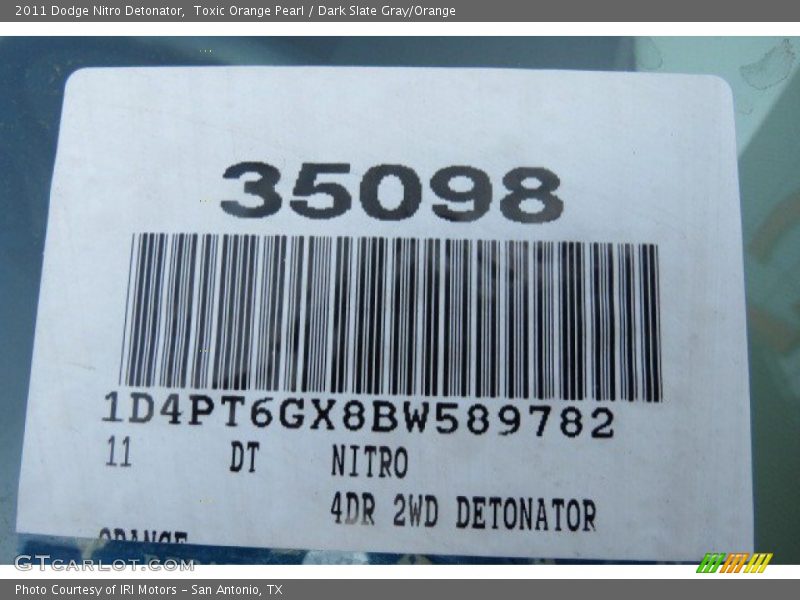 Toxic Orange Pearl / Dark Slate Gray/Orange 2011 Dodge Nitro Detonator
