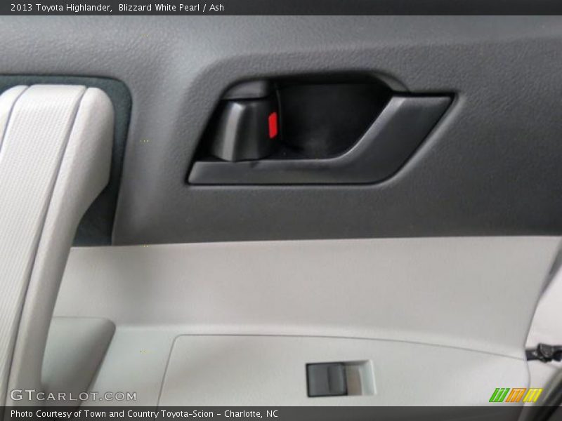 Blizzard White Pearl / Ash 2013 Toyota Highlander