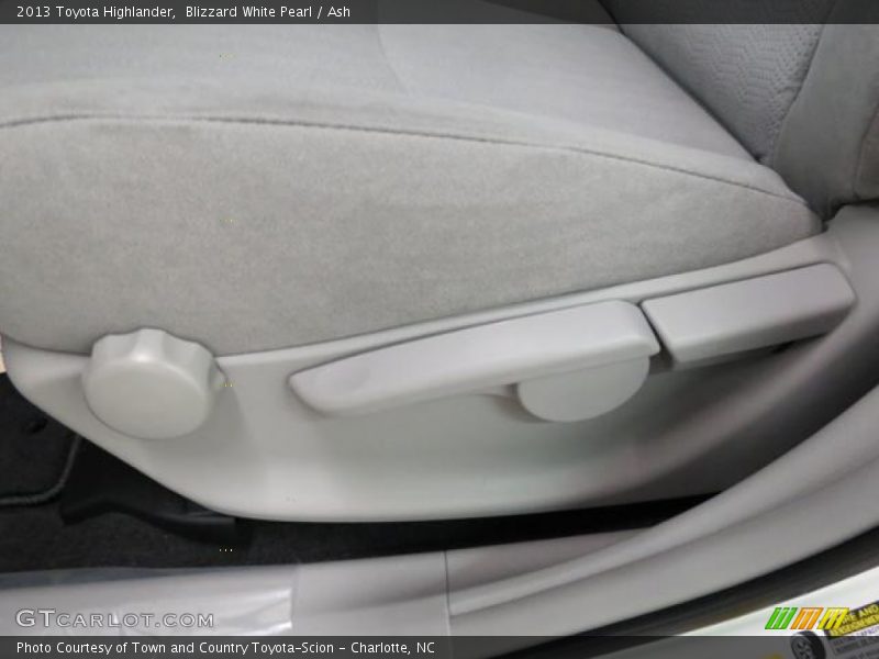 Blizzard White Pearl / Ash 2013 Toyota Highlander