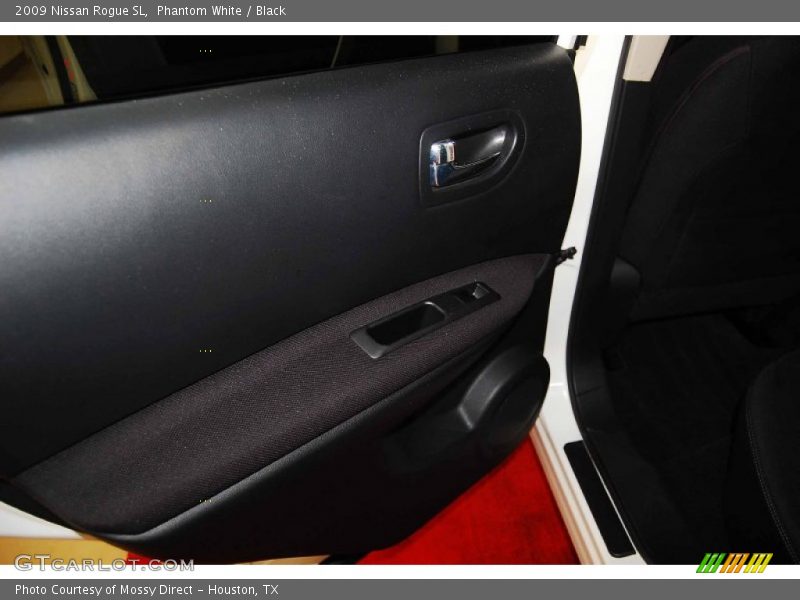Phantom White / Black 2009 Nissan Rogue SL