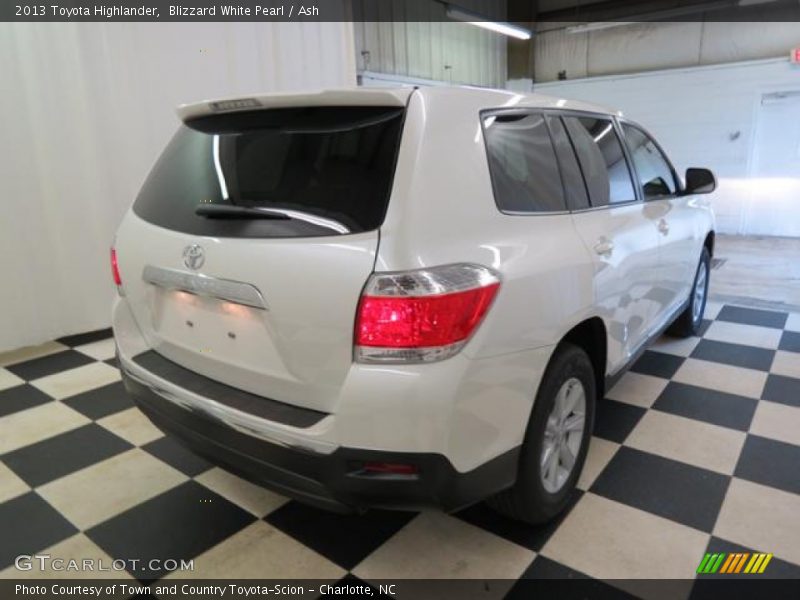 Blizzard White Pearl / Ash 2013 Toyota Highlander