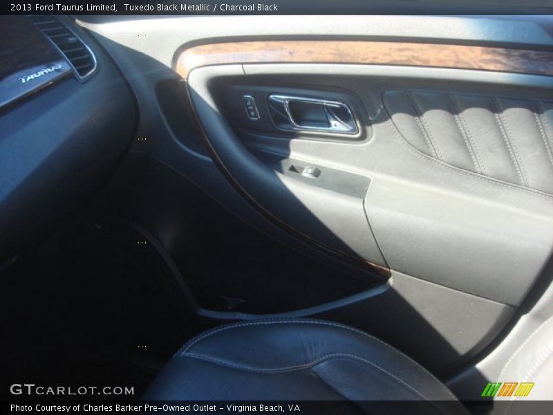 Tuxedo Black Metallic / Charcoal Black 2013 Ford Taurus Limited
