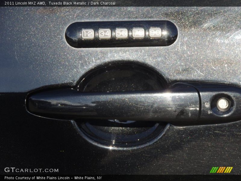 Tuxedo Black Metallic / Dark Charcoal 2011 Lincoln MKZ AWD