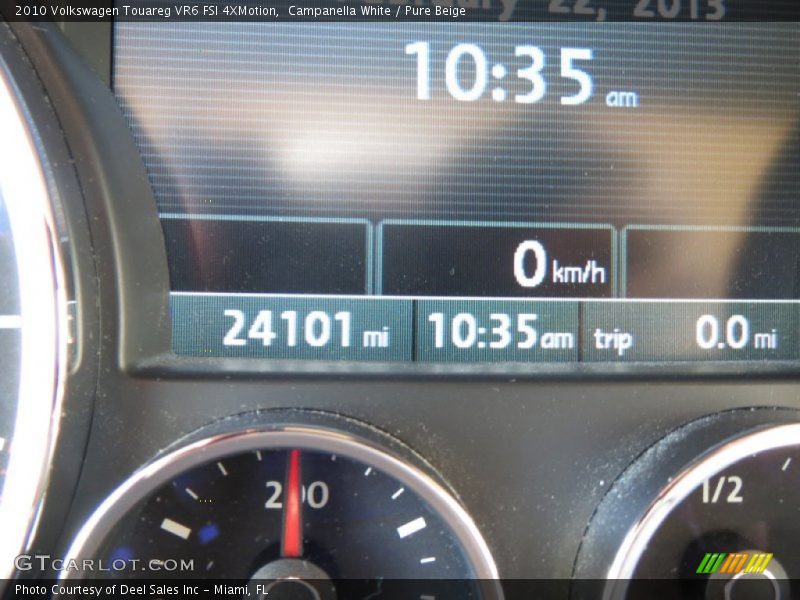Campanella White / Pure Beige 2010 Volkswagen Touareg VR6 FSI 4XMotion