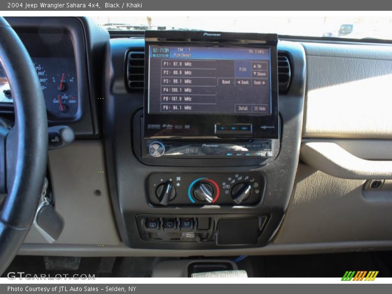 Black / Khaki 2004 Jeep Wrangler Sahara 4x4