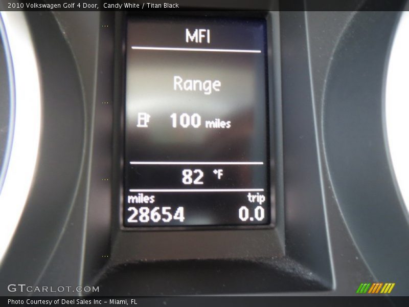 Candy White / Titan Black 2010 Volkswagen Golf 4 Door