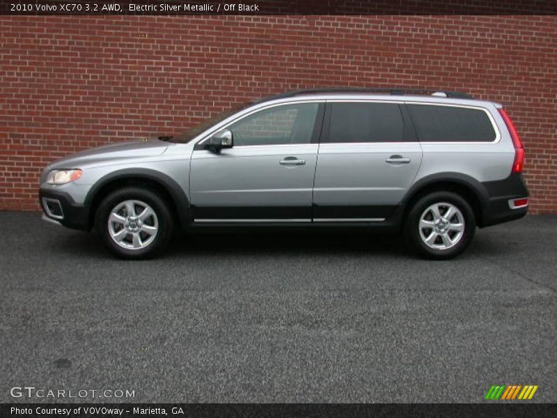 Electric Silver Metallic / Off Black 2010 Volvo XC70 3.2 AWD