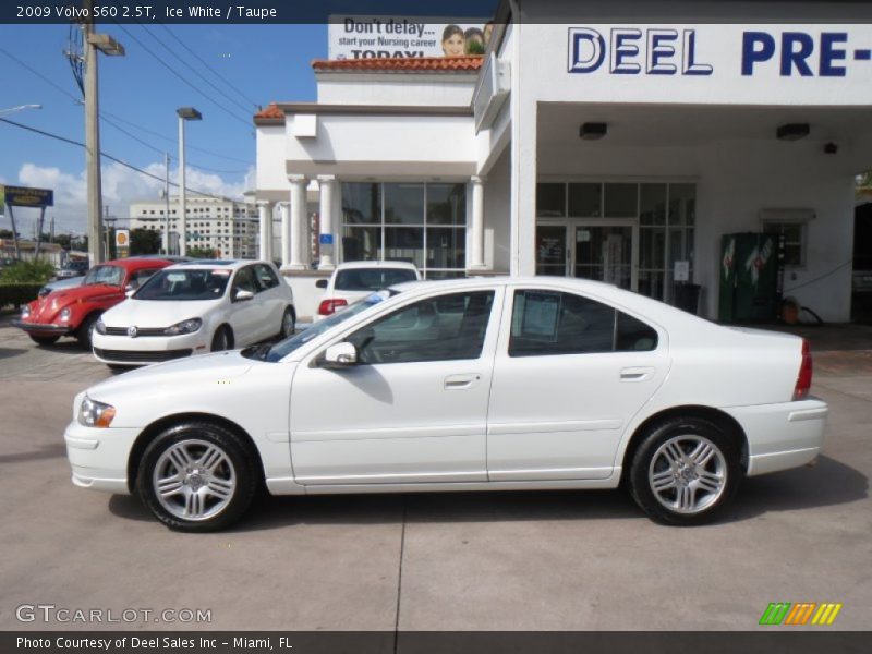 Ice White / Taupe 2009 Volvo S60 2.5T