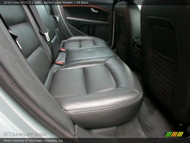 Electric Silver Metallic / Off Black 2010 Volvo XC70 3.2 AWD