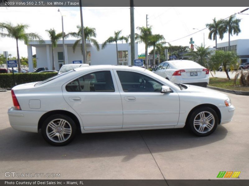 Ice White / Taupe 2009 Volvo S60 2.5T