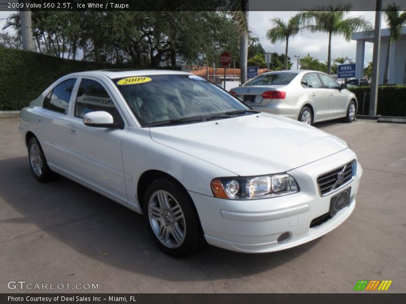 Front 3/4 View of 2009 S60 2.5T