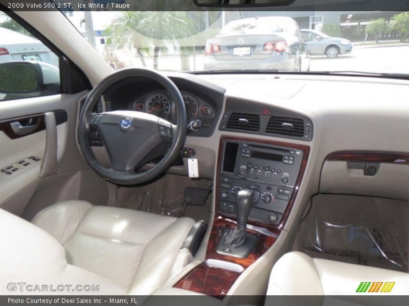 Dashboard of 2009 S60 2.5T