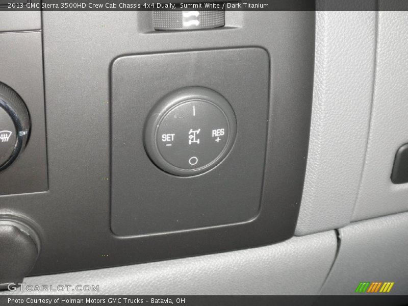 Summit White / Dark Titanium 2013 GMC Sierra 3500HD Crew Cab Chassis 4x4 Dually