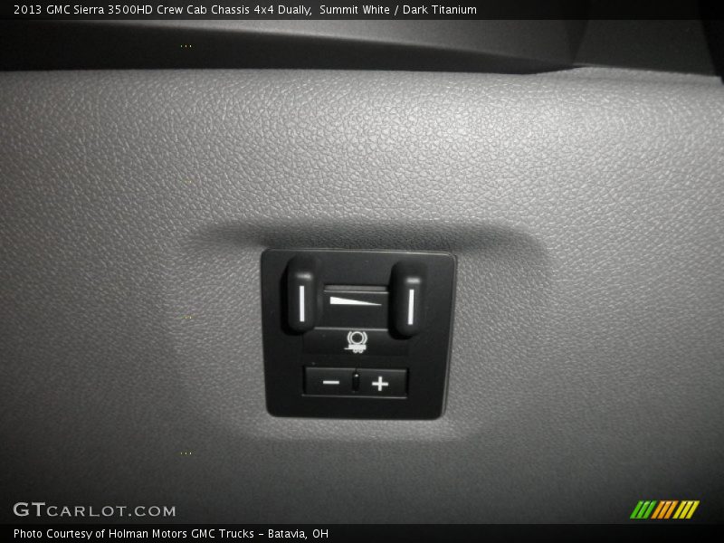 Summit White / Dark Titanium 2013 GMC Sierra 3500HD Crew Cab Chassis 4x4 Dually